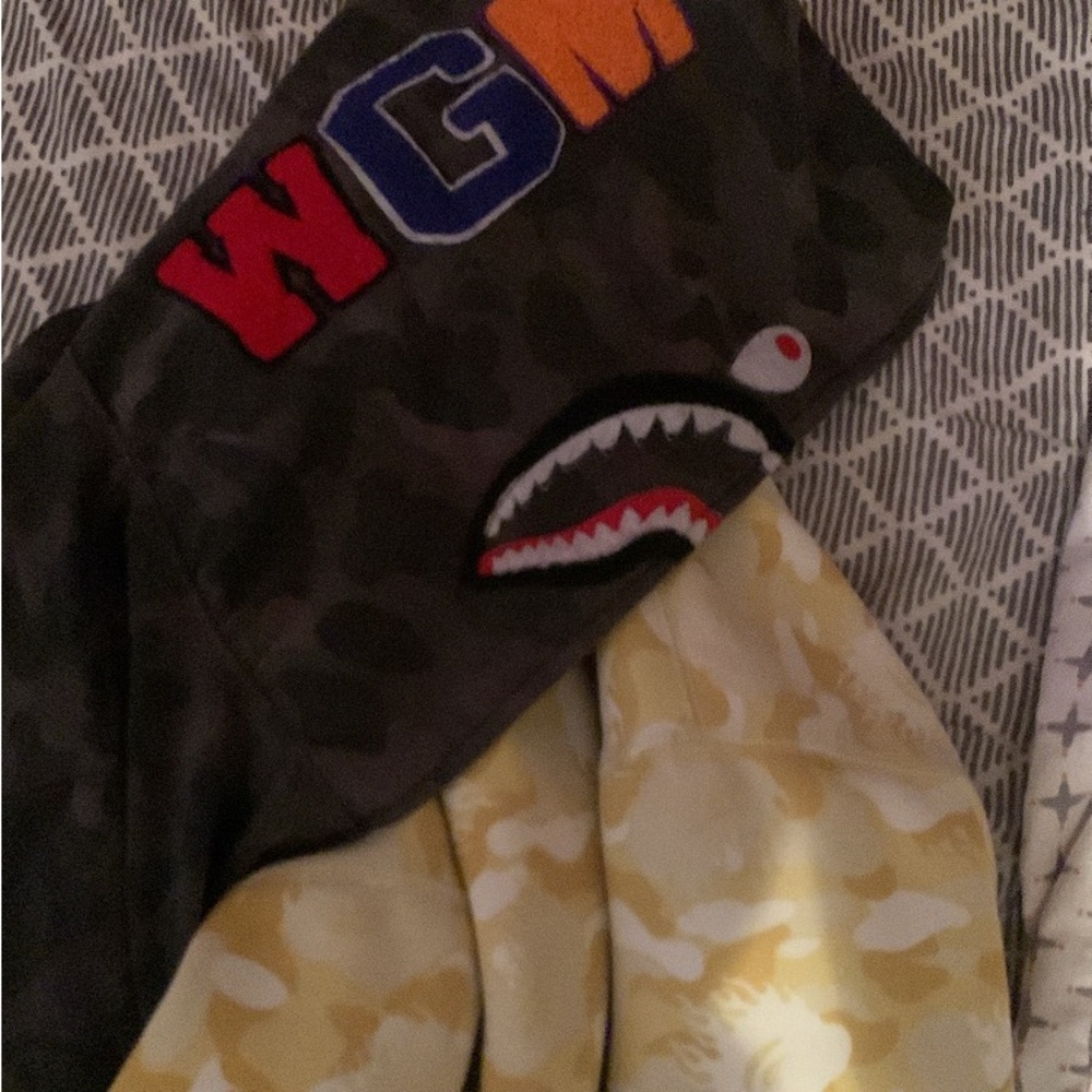 black anf yellow bape both M